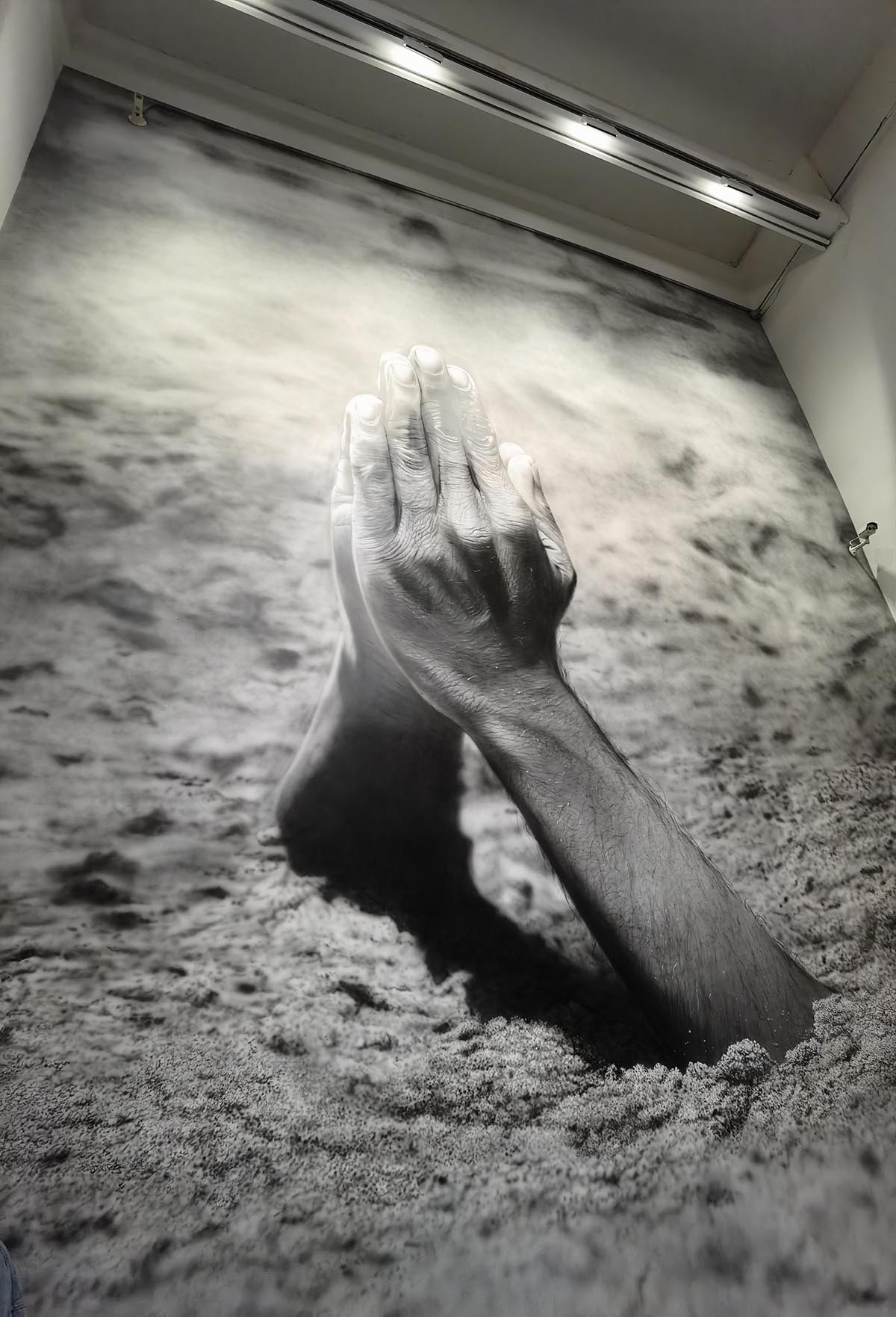 images/art/2021-12-19 莫瑞吉奥卡特兰 最后的审判/2.jpg